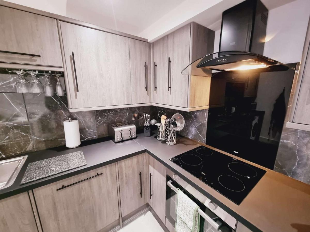 Lmk, Spacious 1 Bedroom Ground Floor Apartment, Ev Charger, Free Parking Wi-Fi, Great Location 벨파스트 외부 사진