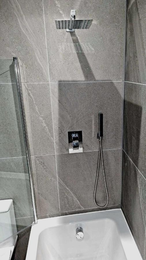 Lmk, Spacious 1 Bedroom Ground Floor Apartment, Ev Charger, Free Parking Wi-Fi, Great Location 벨파스트 외부 사진