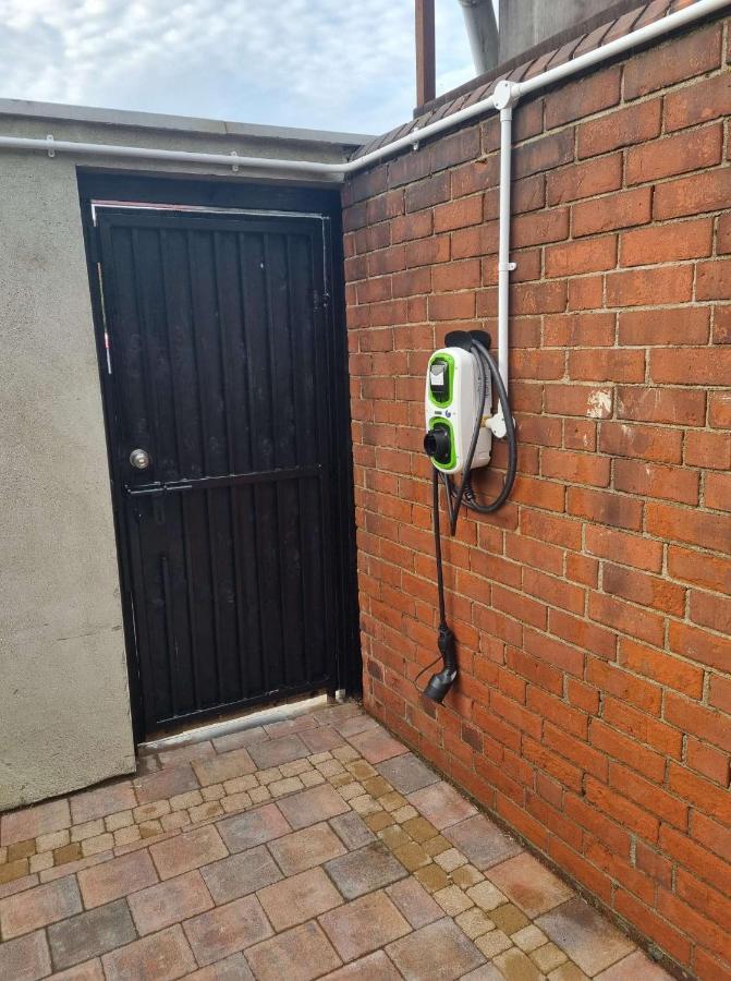 Lmk, Spacious 1 Bedroom Ground Floor Apartment, Ev Charger, Free Parking Wi-Fi, Great Location 벨파스트 외부 사진